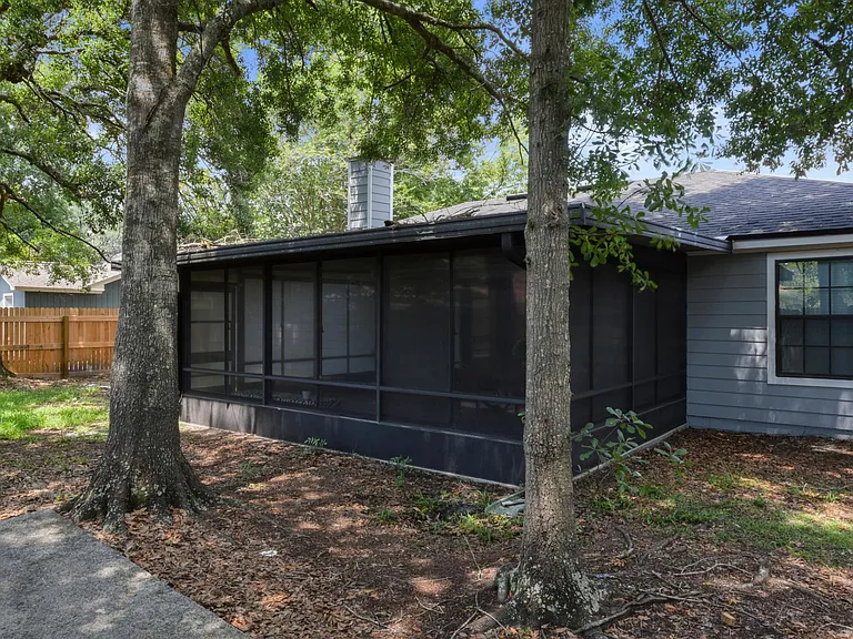 11530 Sweetwater Oaks Dr W — Photo 23