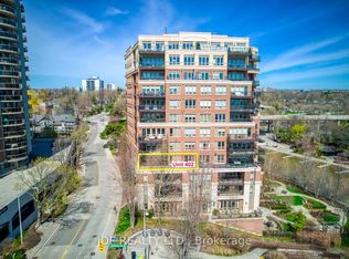 111 Forsythe St #402, Oakville, ON L6K3J9