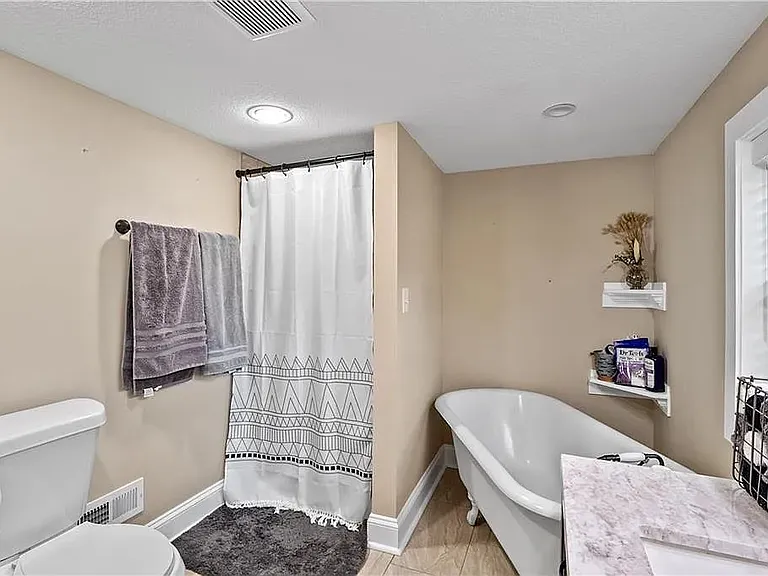 210 E Kay St — Photo 27