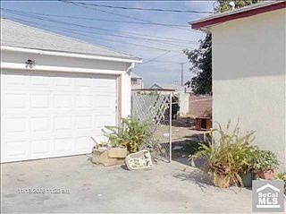 2nd image of 1207 E Flower St
