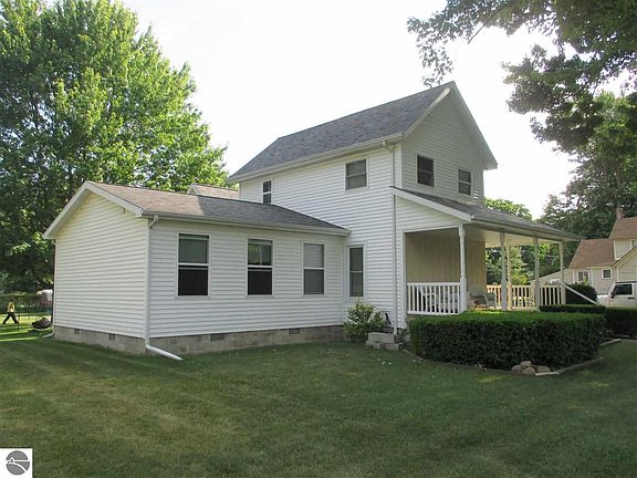 2nd image of 158 E Orchard Ave