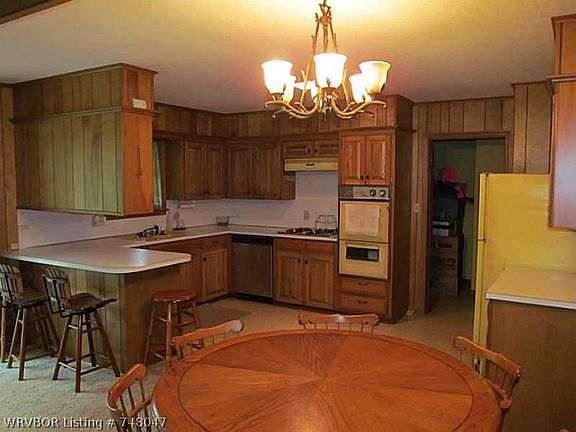 5th image of 802 Lisa Ln W