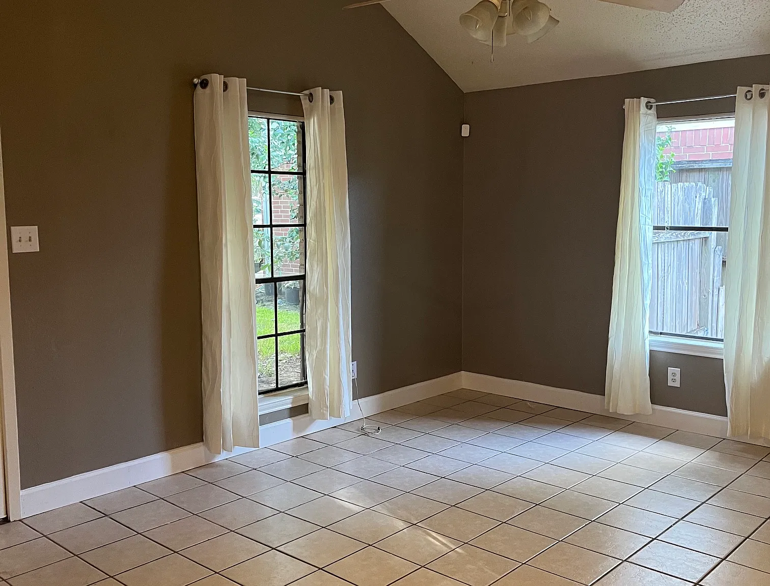 4218 Hawk Meadow Dr — Photo 4
