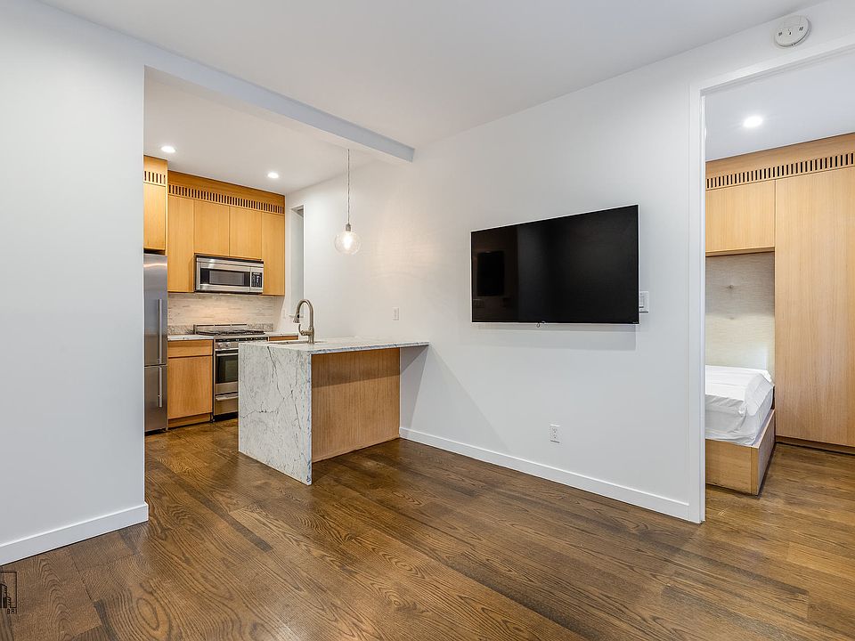 1st image of 105 E 15th St #4