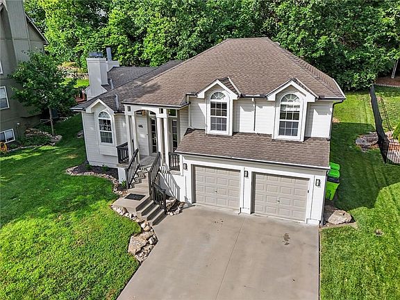 5th image of 416 E 166th Ct