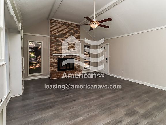662408_004_living_room_5.jpg