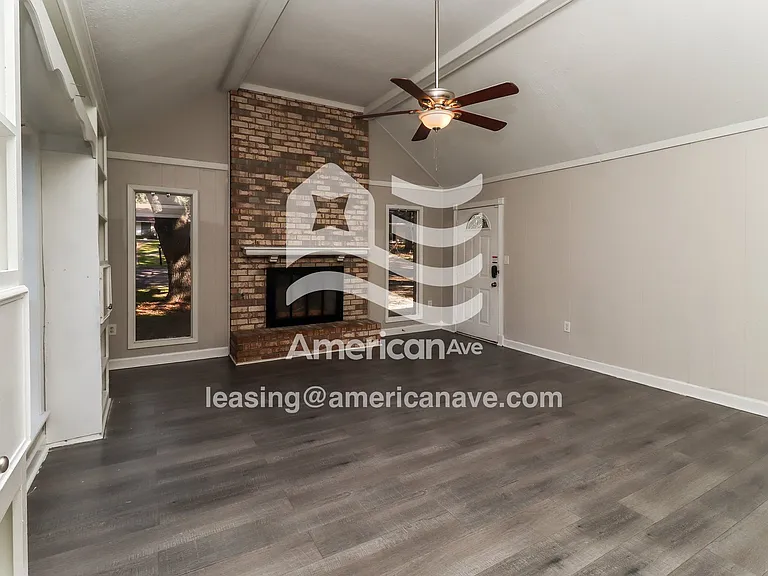 662408_004_living_room_5.jpg