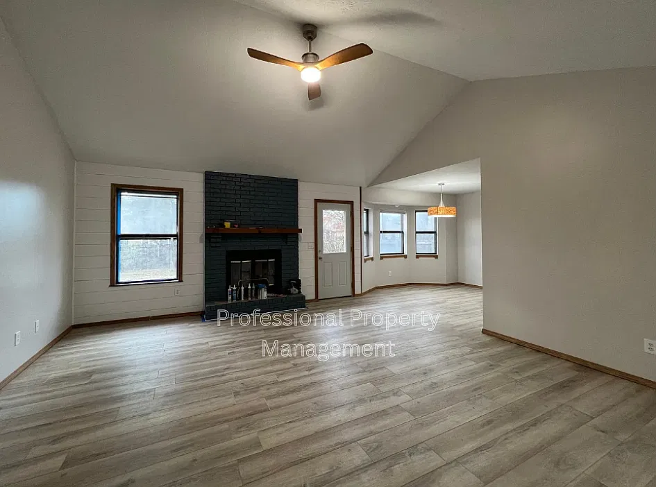 2235 S Nettleton Ave — Photo 2