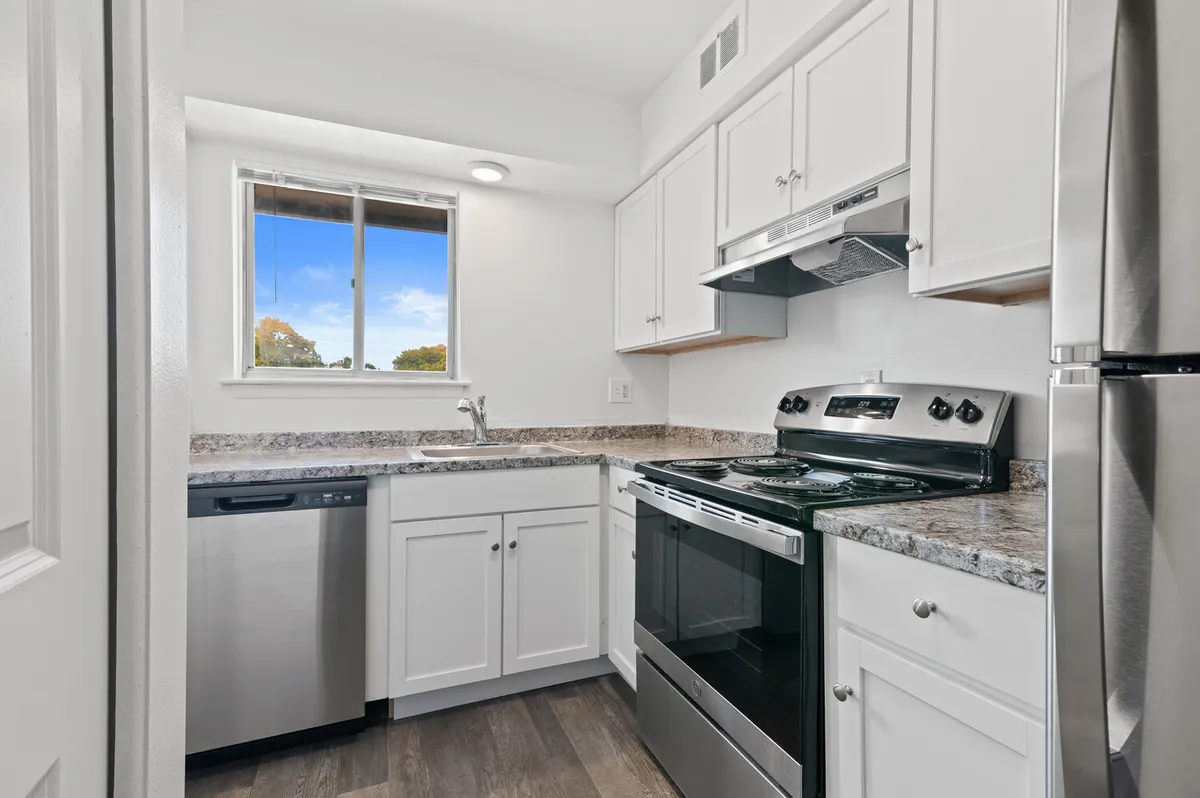 Renovated Kitchen - The Cove at Allen Park - Allen Park, MI