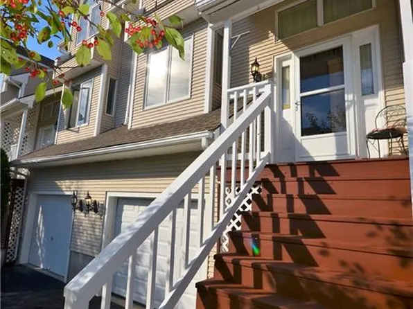 199 River Farms Dr, West Warwick, RI 02893