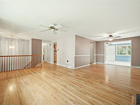 4th image of 136 Kenney Dr