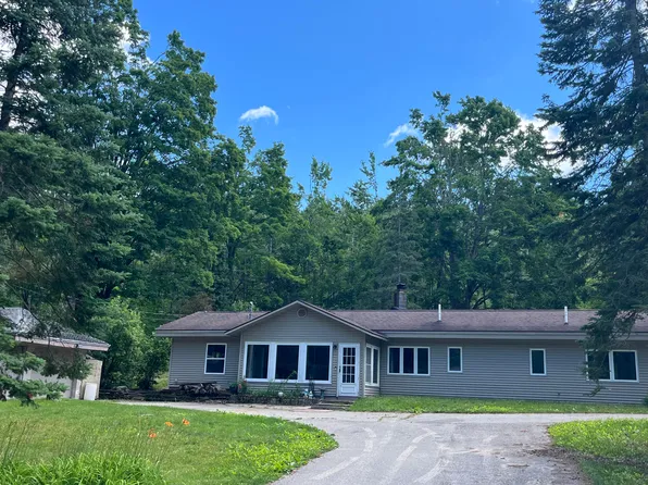 2359 Watson Hills Trl, Vanderbilt, MI 49795