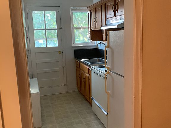 Galley Kitchen/ door to deck