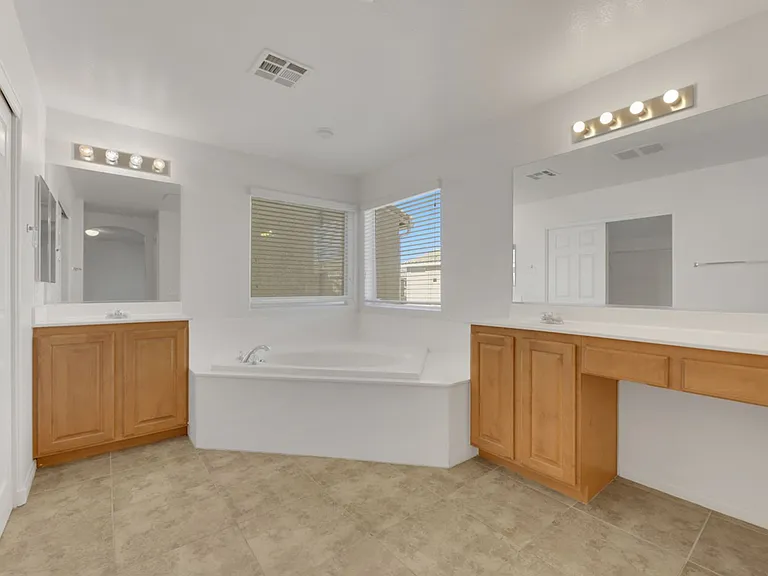 9366 Fitzwilliam Ave — Photo 18