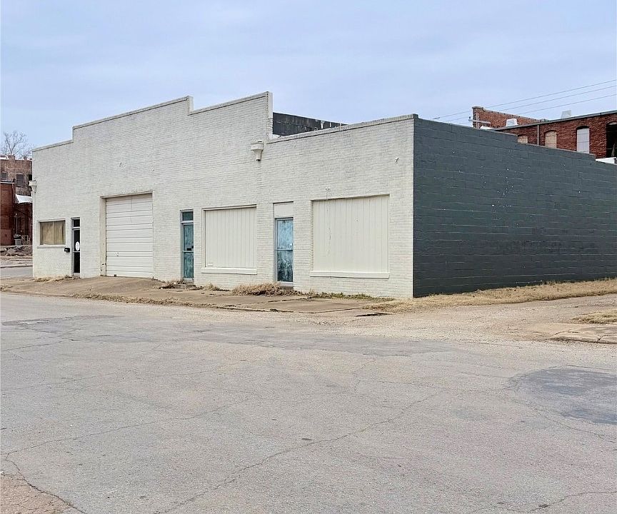 2nd image of 203 E 7th St