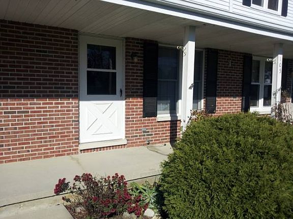 2nd image of 105 Colonial Pkwy Unit B