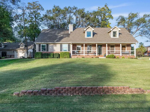 10 Lakewood Dr, Goddard, KS 67052