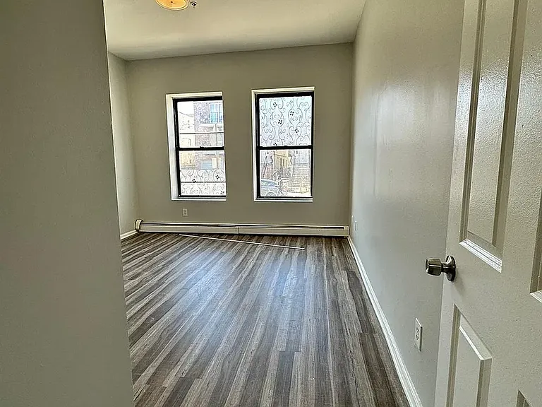 136 S 7th St #6R — Photo 2
