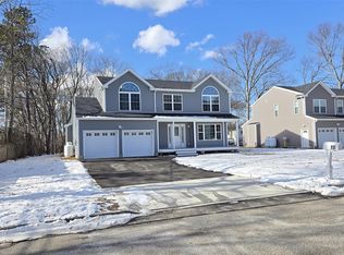 22 Maple Ave, Holbrook, NY 11741