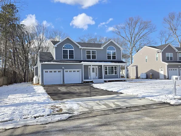 22 Maple Ave, Holbrook, NY 11741