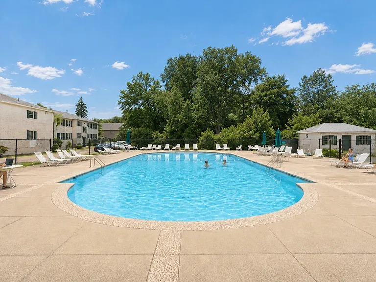 185 Lake Shore Rd #1 — Photo 15