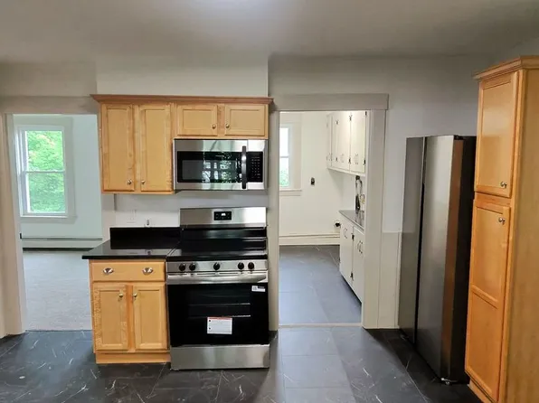 51 Summit St, 51 Summit St #2, Clinton, MA 01510