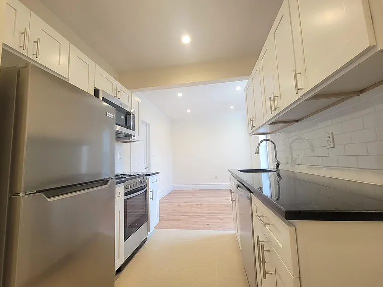 417 W 43rd St #91 — Photo 5