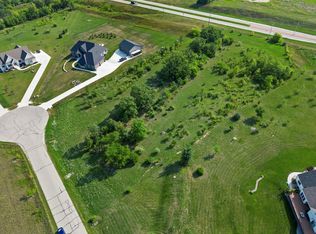W301S5992 Jumpers Cir, Mukwonago, WI 53149