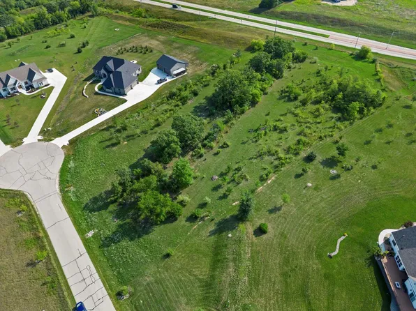 W301S5992 JUMPERS CIRCLE, Mukwonago, WI 53149