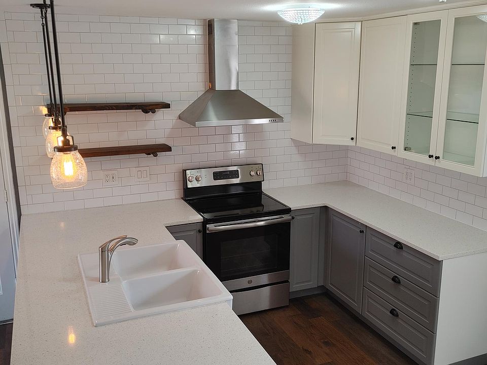 1st image of 306 Parkwood Ln