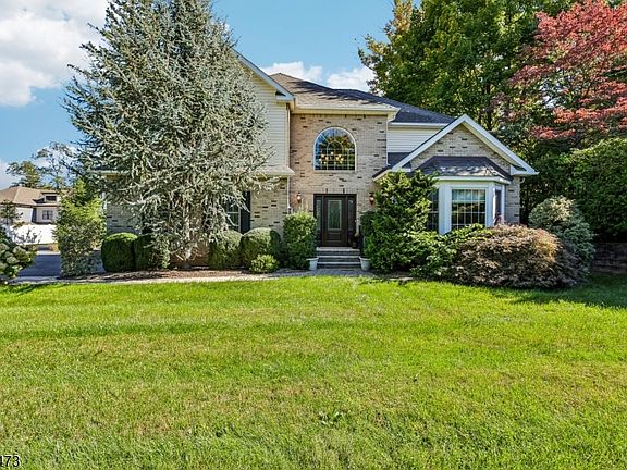 2nd image of 22 Mount Airy Rd