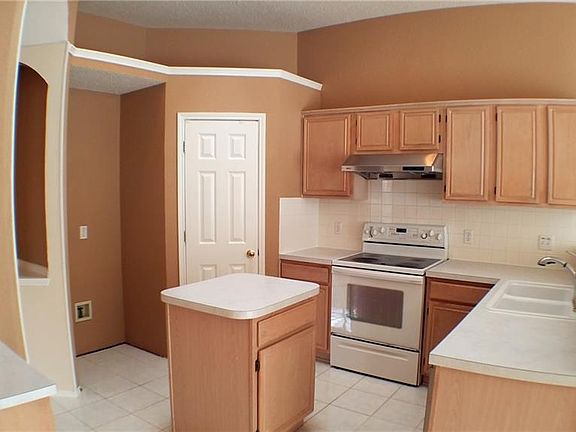 5th image of 3438 Mayflower Ct