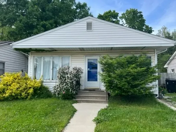 818 W College Ave, Normal, IL 61761