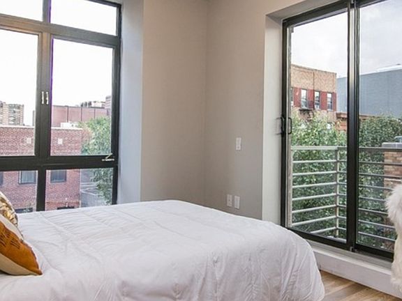 5th image of 185 Leonard St #2J