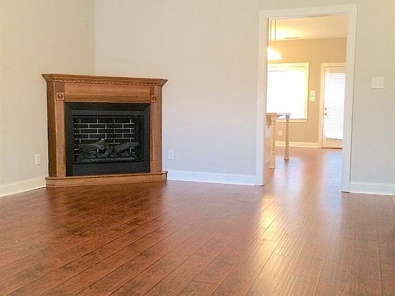 3rd image of 302 Wyndhurst Dr