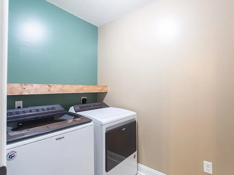 3930 Glen Laurel Dr S — Photo 2