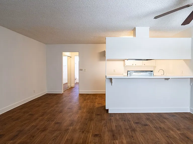 Saticoy Street Apartments — Photo 6