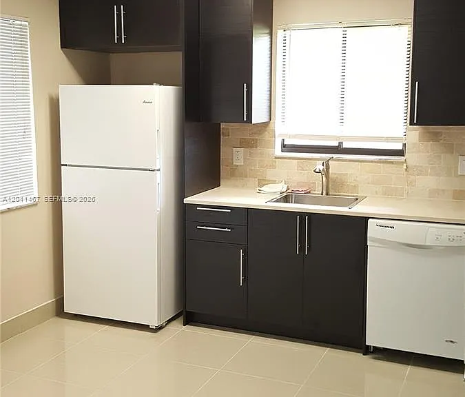 213 Lakeview Dr #201 — Photo 5