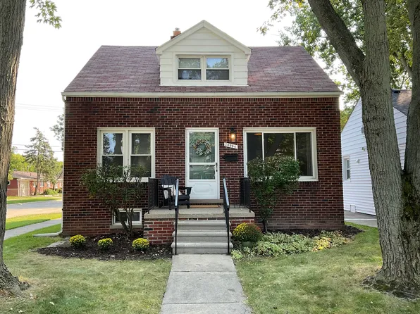 20954 Hampton Rd, Harper Woods, MI 48225