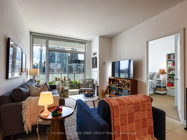 1 Market St #2501, Toronto, ON M5E 0A2