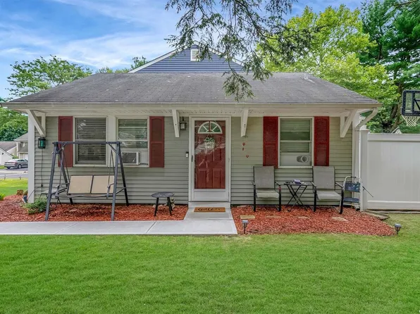 2 Petersburg #2, Coram, NY 11727