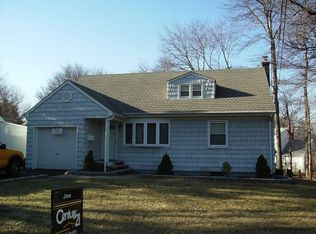 510 Raritan Rd, Clark, NJ 07066