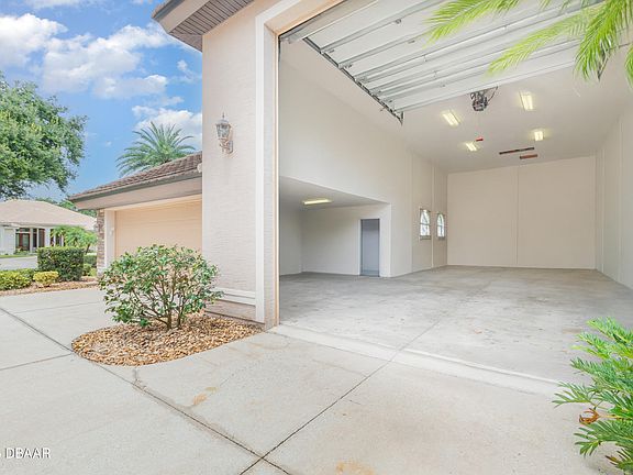 3rd image of 2718 Winterford Dr