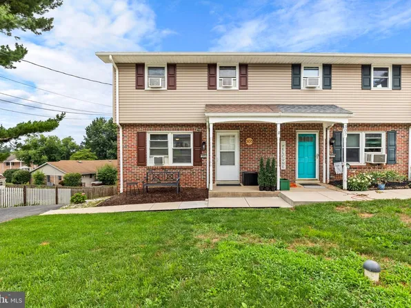 305 Fulton St, Akron, PA 17501