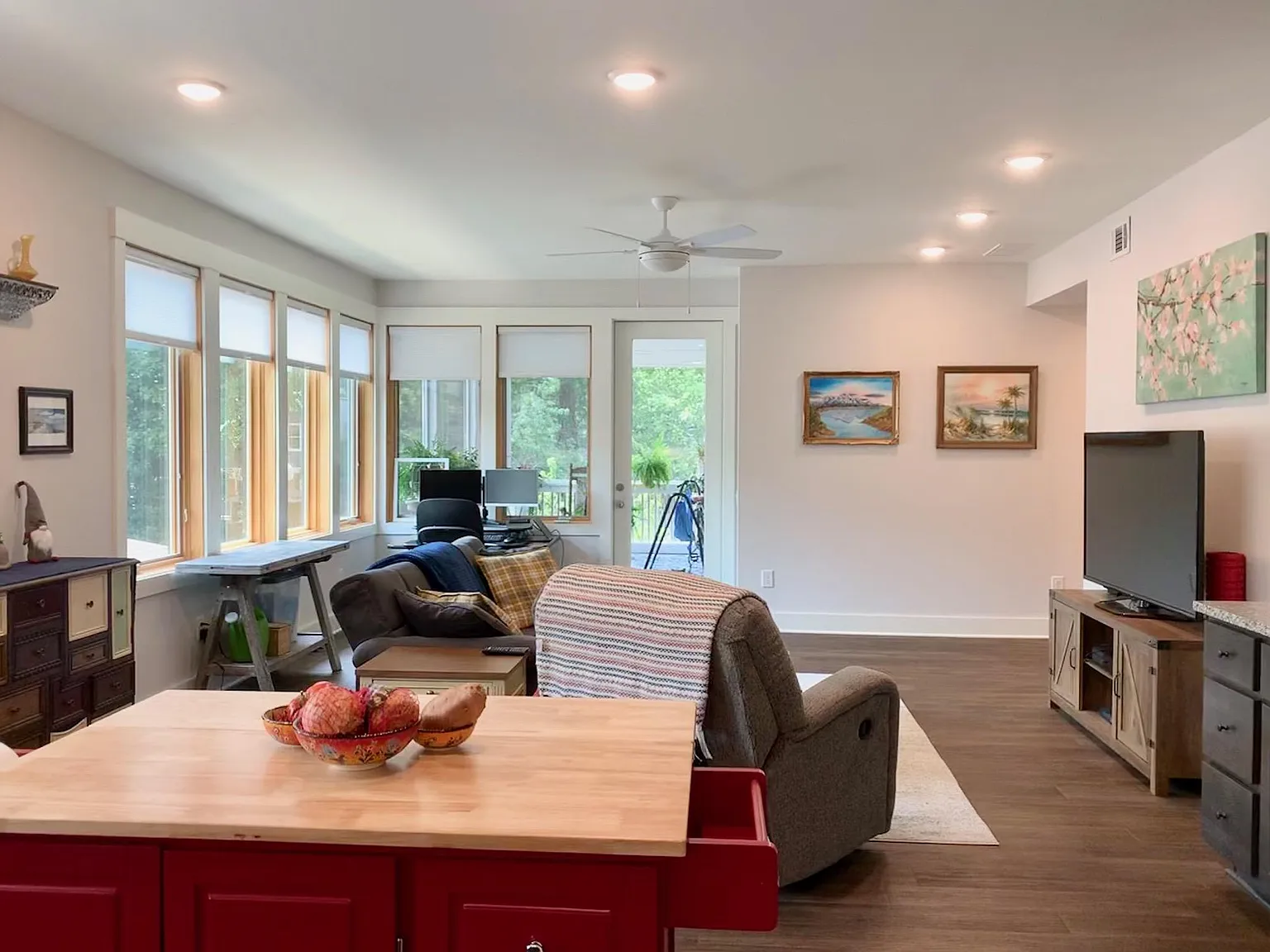 2 bed, 1150 sqft, $2,350 — Photo 3