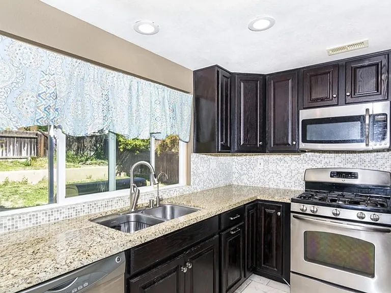 30478 Sierra Madre Dr — Photo 15