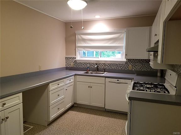 2nd image of 381 Pleasantview Ave