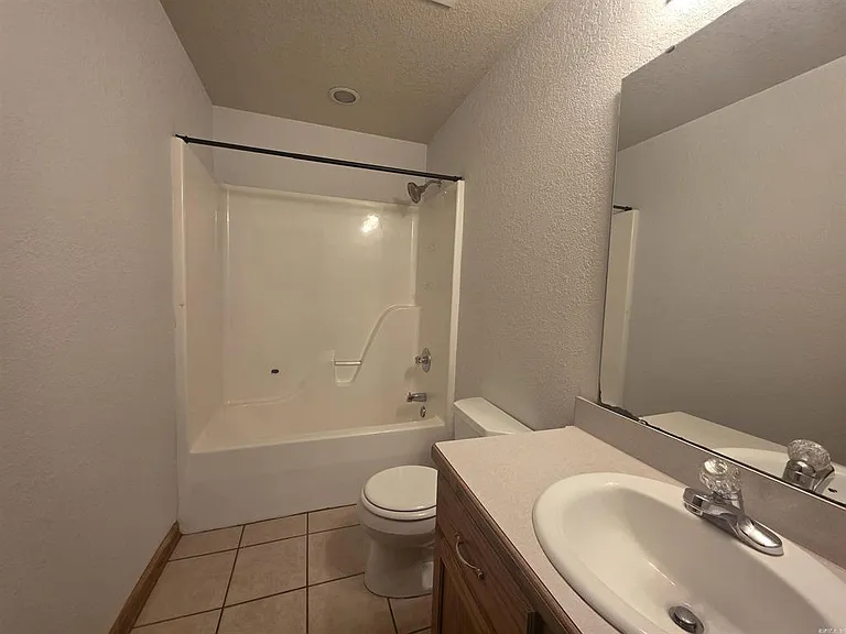 1310 N Main St — Photo 9