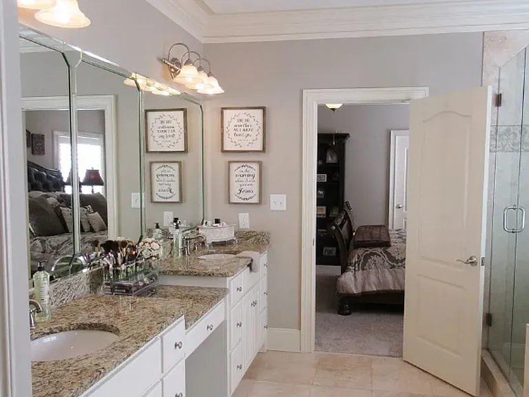 1051 Robinson Ct — Photo 16