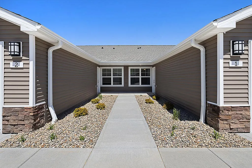 Redwood Kent Tallmadge Road — Photo 2